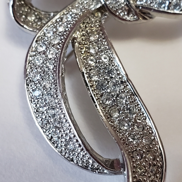 Vintage Silver Tone Rhinestone Bow Brooch, Silvertone Ribbon Pin - Picture 5 of 8